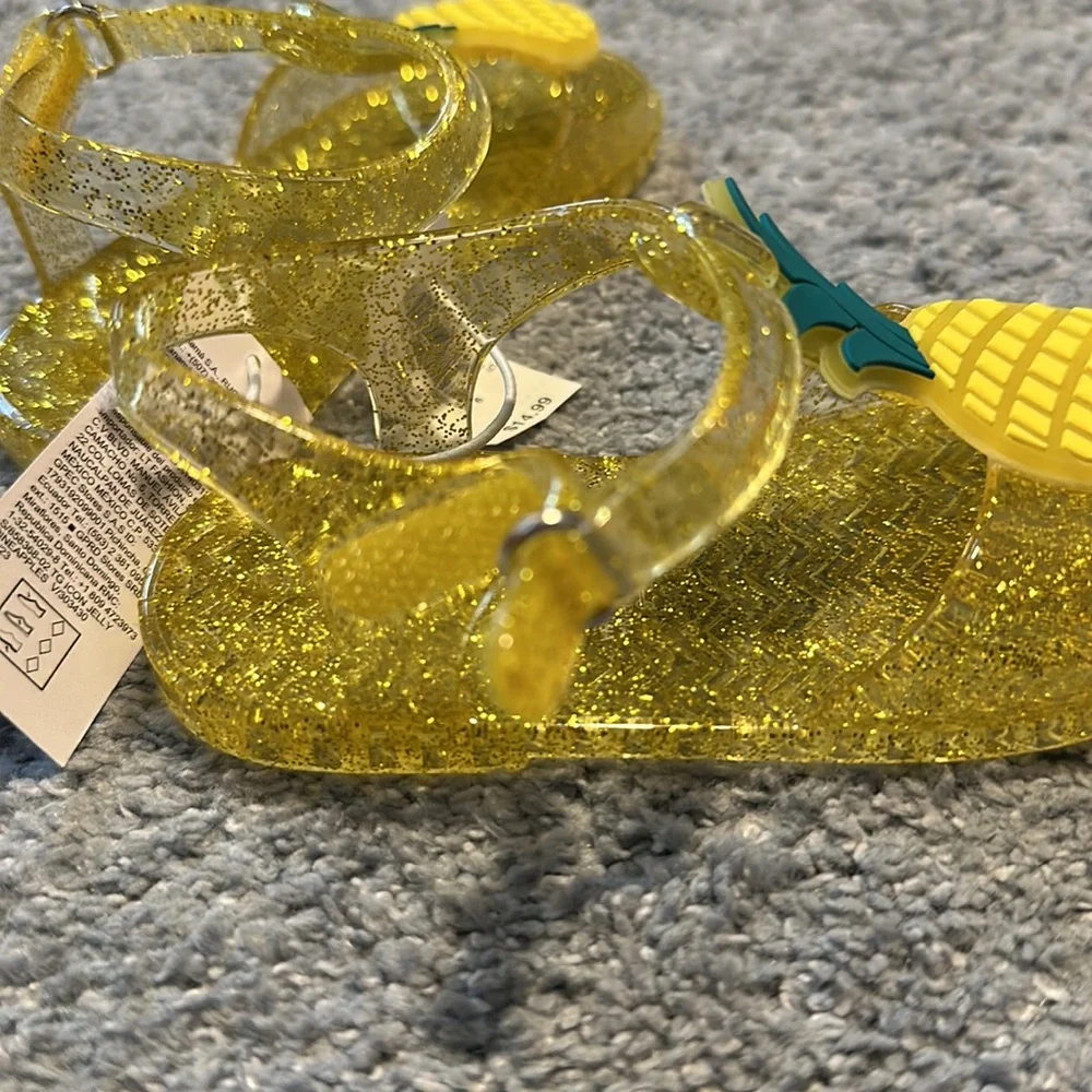 NWT Toddler Girl size 6T Yellow Jelly Sandals - Picture 6 of 7